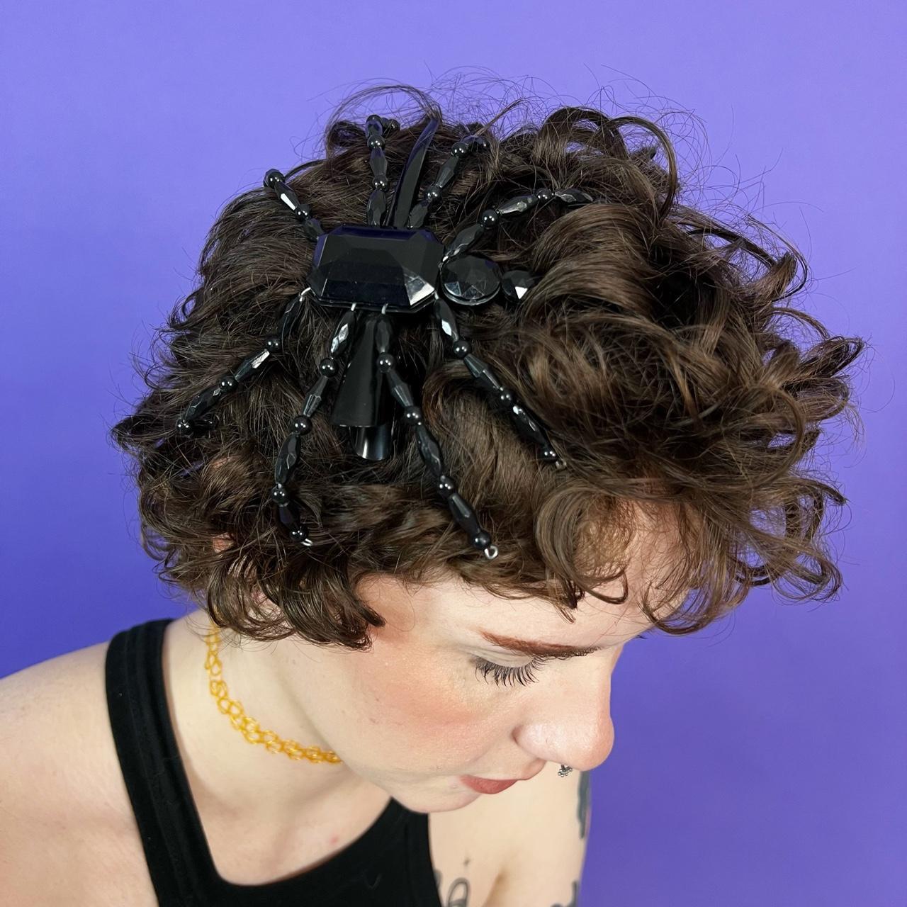 The silver spider hair clip